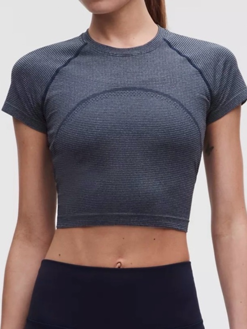 Lululemon
Swiftly Tech Cropped Tee 2.0 Sparkle
Size 2